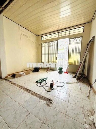 3 PHÒNG QUẬN 6-NHÀ ĐANG SƠN SỮA LẠI-ĐƯỜNG XE TẢI