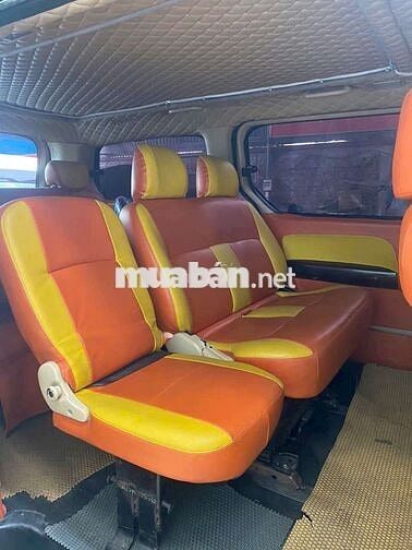 Hyundai Starex 8 chỗ màu Vàng
