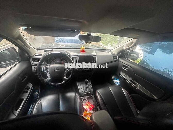 Mitsubishi Triton Đen 5 chỗ