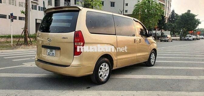 Hyundai Starex 8 chỗ màu Vàng