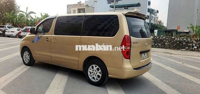 Hyundai Starex 8 chỗ màu Vàng