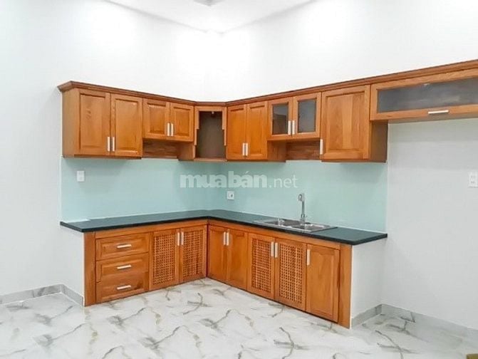 Chuyển công tác cần bán  nhà 3 lầu ST mặt tiền hẻm xe hơi Lý Phục Man,