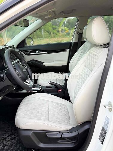 Kia Seltos Luxury Trắng Tự động
