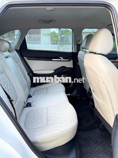 Kia Seltos Luxury Trắng Tự động