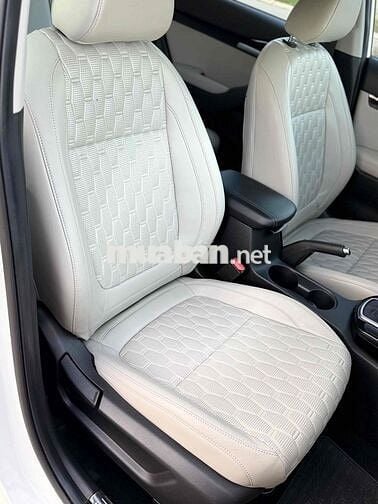 Kia Seltos Luxury Trắng Tự động