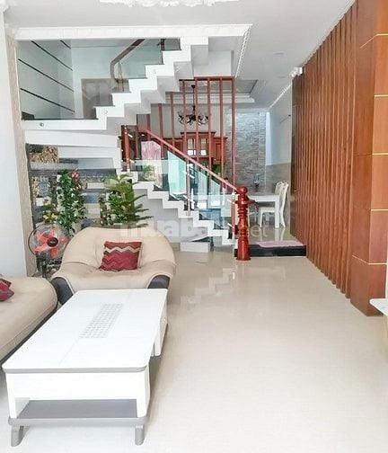 Chuyển công tác cần bán  nhà 3 lầu ST mặt tiền hẻm xe hơi Lý Phục Man,
