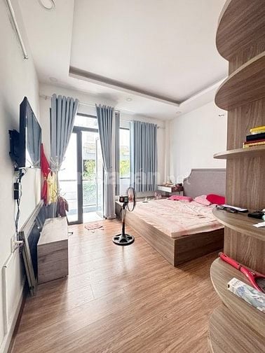Chuyển công tác cần bán  nhà 3 lầu ST mặt tiền hẻm xe hơi Lý Phục Man,