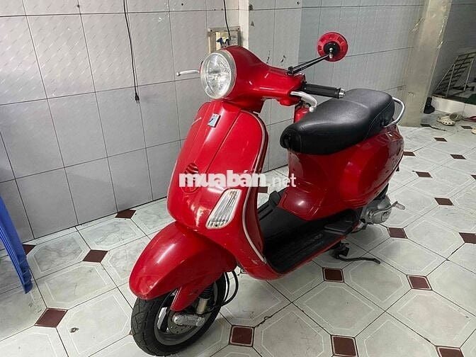 Piaggio Vespa Đỏ 150 nhập mới tinh