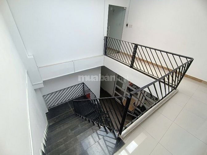 Mặt tiền Q10 - Nguyễn Chí Thanh, DT 101,7m², đang cho thuê 50tr/ tháng