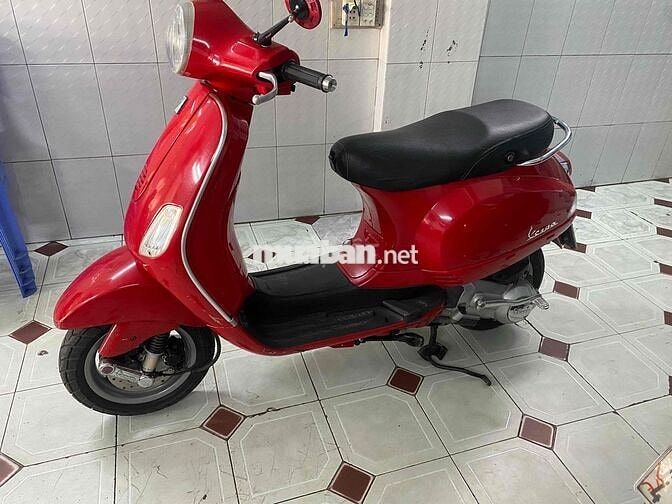 Piaggio Vespa Đỏ 150 nhập mới tinh