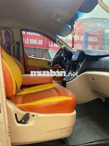 Hyundai Starex 8 chỗ màu Vàng