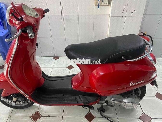 Piaggio Vespa Đỏ 150 nhập mới tinh