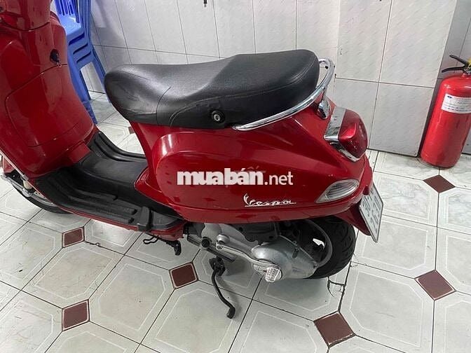 Piaggio Vespa Đỏ 150 nhập mới tinh