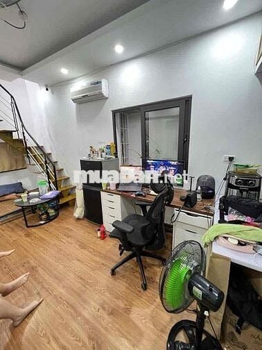 Bán căn hộ TT Kim Mã, sân rộng, 28/70m, 2 ngủ 2wc đầy đủ NT ở ngay