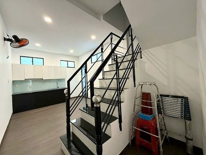 nhà mặt tiền 3,5x17 NGUYỄN ĐÌNH CHIỀU. XE HƠI ĐẬU TRONG NHÀ