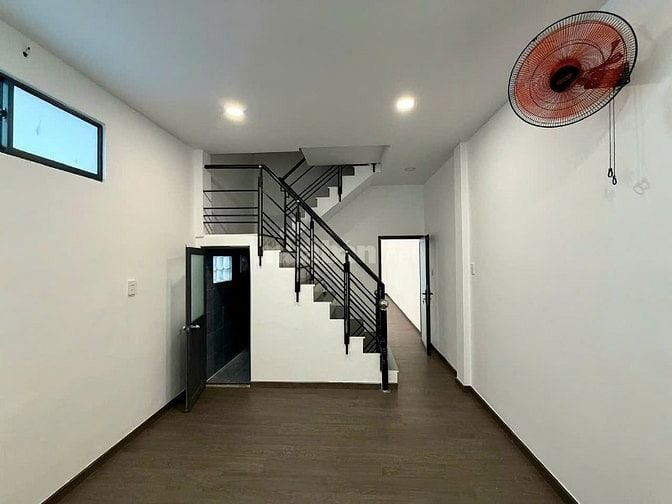 nhà mặt tiền 3,5x17 NGUYỄN ĐÌNH CHIỀU. XE HƠI ĐẬU TRONG NHÀ