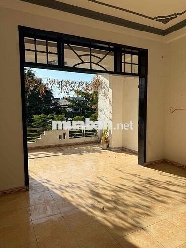 Cho thuê tầng 2 và tầng 3 nhà mặt tiền đường Hồ Tùng Mậu