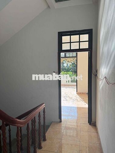 Cho thuê tầng 2 và tầng 3 nhà mặt tiền đường Hồ Tùng Mậu