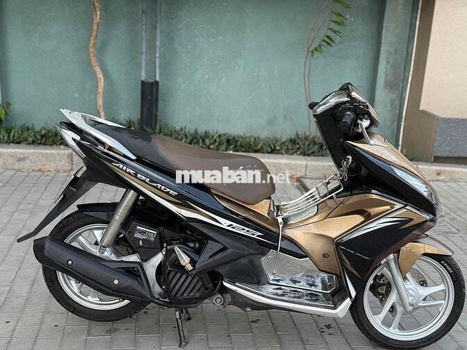 Honda Air Blade 125cc Đen, Vàng đồng