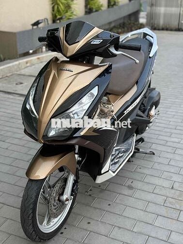 Honda Air Blade 125cc Đen, Vàng đồng