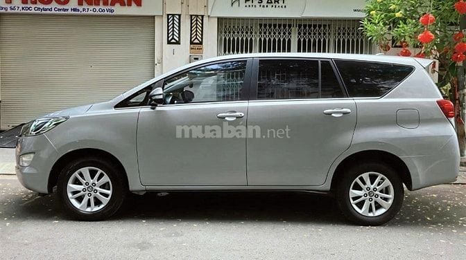 Gia đình cần bán xe Toyota Innova 2.0E SX 2017