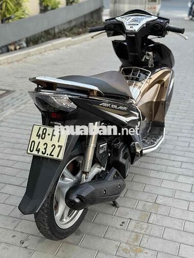 Honda Air Blade 125cc Đen, Vàng đồng