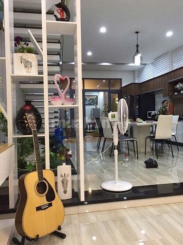  Bán Nhà Phố KDC Sadeco Phước Kiển, DT:5X20. 3,5lầu . Giá : 12,5 tỷ