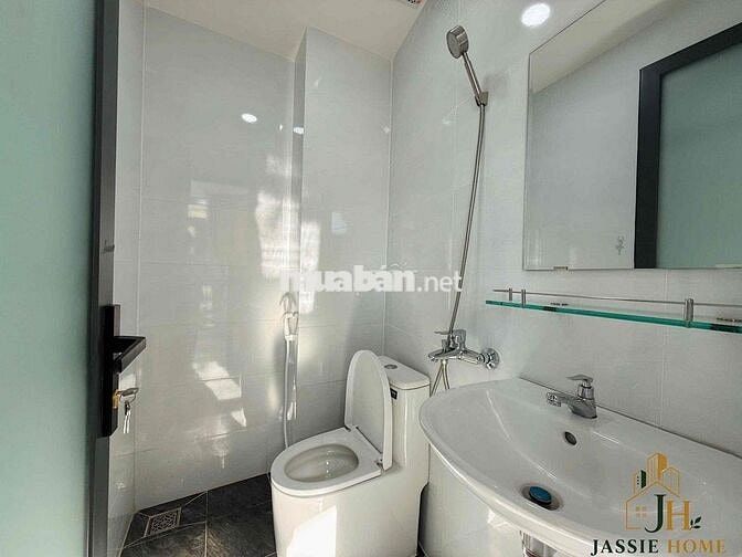 Mới 100% căn hộ ban công 35m2 ngay Nhiêu Tứ gần Phan Xích Long giáp Q1