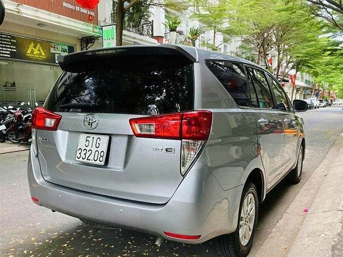 Gia đình cần bán xe Toyota Innova 2.0E SX 2017