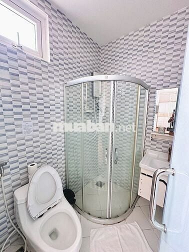 Cho thuê căn hộ ở quận 10, ngay phòng xoay dân chủ, tòa nhà Viettel
