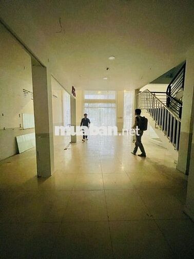 CHO THUÊ NGUYÊN CĂN MẶT TIỀN NGUYÊN VĂN LƯỢNG (HẦM_3 LẦU 8X18) TRÍ ĐẸP
