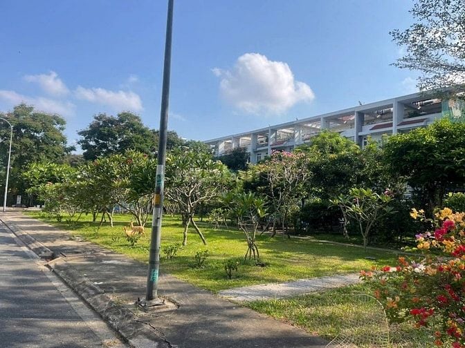  Bán Nhà Phố KDC Sadeco Phước Kiển, DT:5X20. 3,5lầu . Giá : 12,5 tỷ