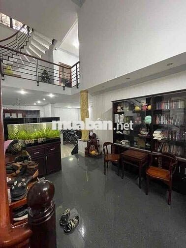 Cho thuê villa mini - 4PN 5WC - sân đậu được 2 ô tô - sát Q1 giá 3x