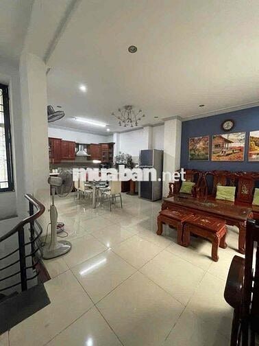 Cho thuê villa mini - 4PN 5WC - sân đậu được 2 ô tô - sát Q1 giá 3x
