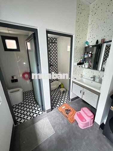 nhà gác đúc mới cứng nội thất full mới chỉ việc ở đường 5m5  lề 3m