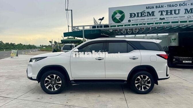 Toyota Fortuner Legender đk 2022, sx 2021 2.4 AT