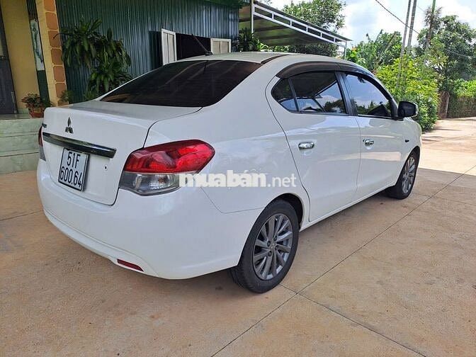 Mitsubishi Attrage Trắng Thái Lan