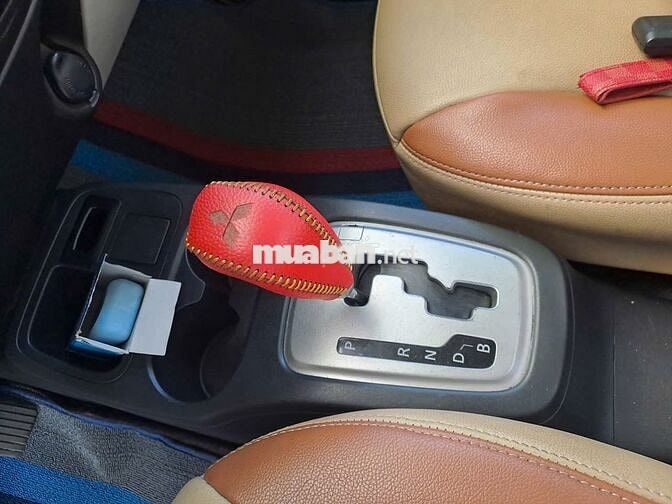 Mitsubishi Attrage Trắng Thái Lan