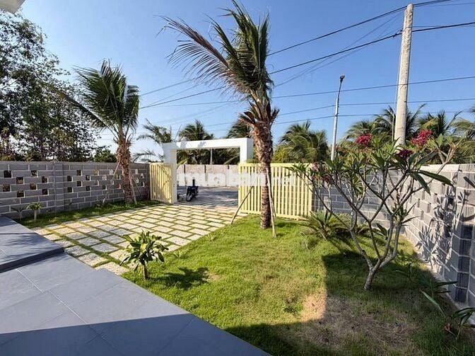 nhà 250m2  tâm huyết mới xây xong tôi cần bán