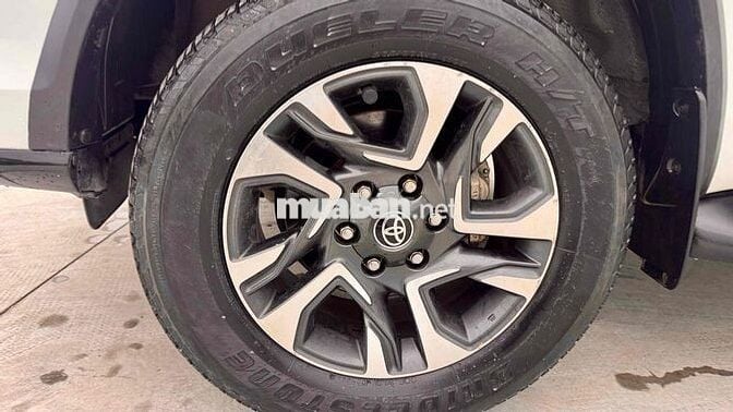 Toyota Fortuner Legender đk 2022, sx 2021 2.4 AT