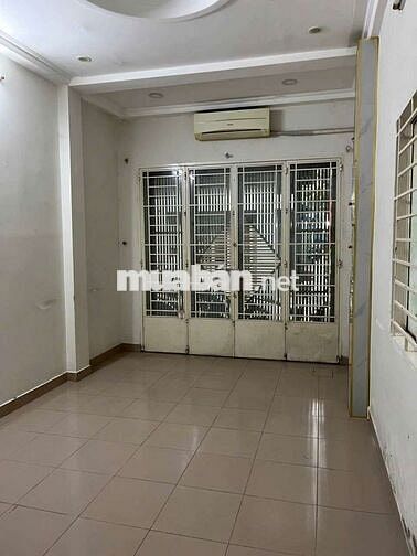 Nhà  Mới Sơn Sửa Hẻm Xe Tải Tiện Ở Và Kinh Doanh