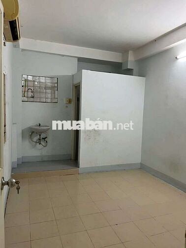 Nhà  Mới Sơn Sửa Hẻm Xe Tải Tiện Ở Và Kinh Doanh
