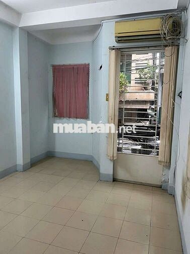Nhà  Mới Sơn Sửa Hẻm Xe Tải Tiện Ở Và Kinh Doanh