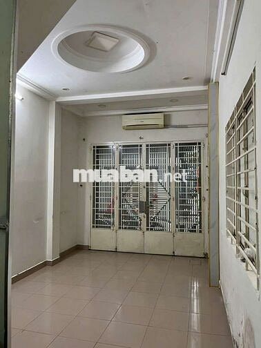 Nhà  Mới Sơn Sửa Hẻm Xe Tải Tiện Ở Và Kinh Doanh