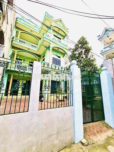 Cho thuê Nhà 3 tầng sân vườn siêu rộng giáp Thanh Trì