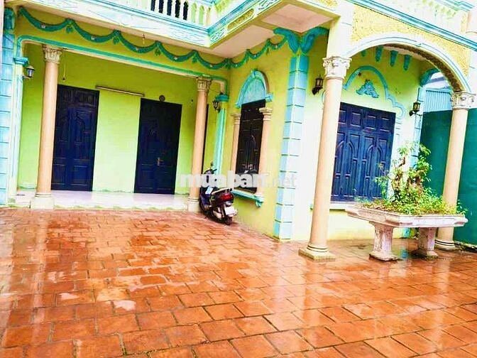 Cho thuê Nhà 3 tầng sân vườn siêu rộng giáp Thanh Trì