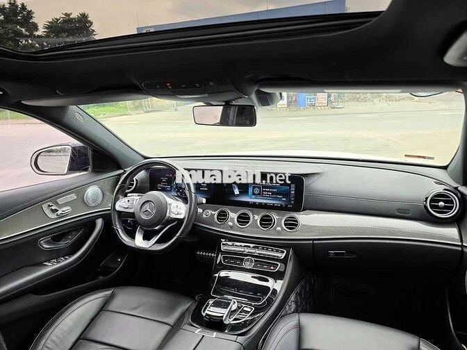 Mercedes-Benz E300 AMG 2019 Trắng 50.000 km