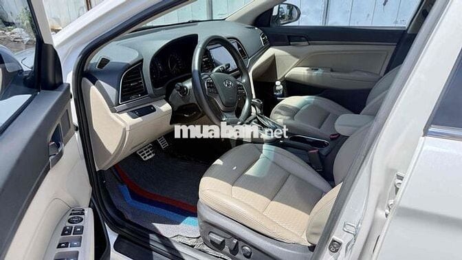 Hyundai Elantra 2.0 Sport 2018 67000 km Trắng