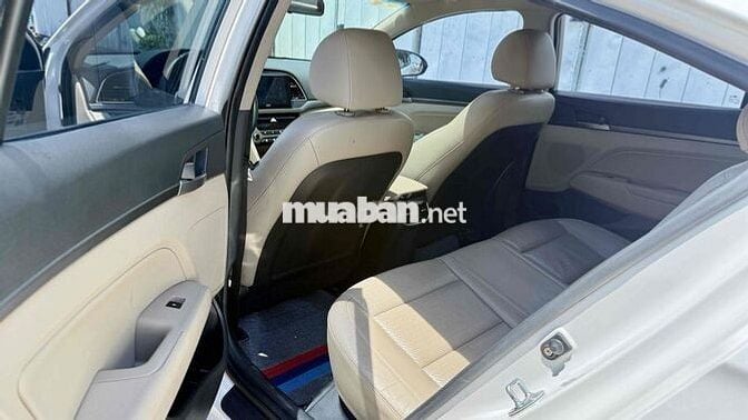 Hyundai Elantra 2.0 Sport 2018 67000 km Trắng