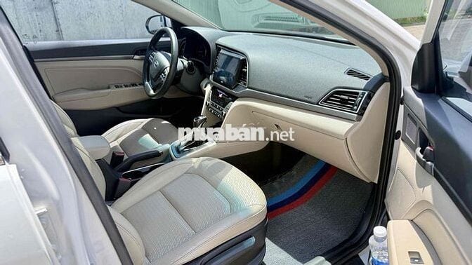 Hyundai Elantra 2.0 Sport 2018 67000 km Trắng